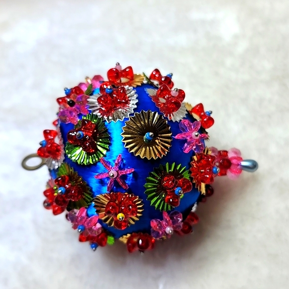 Vintage 60's Push Pin Christmas Ornament - Picture 3 of 9